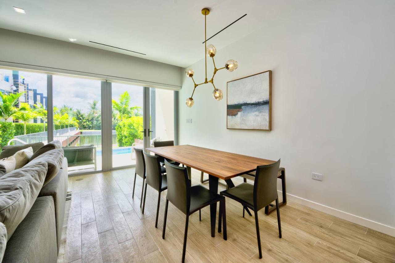 One Canal Point George Town Room photo